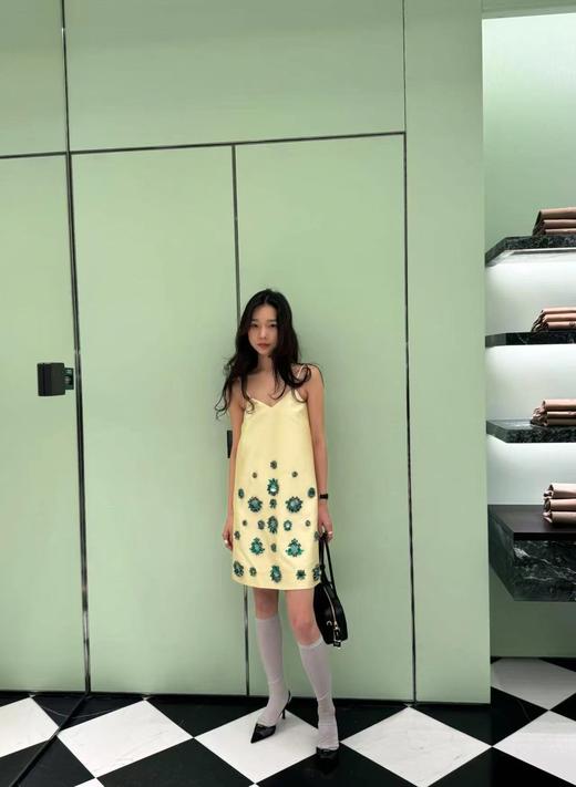 普拉达 25春季款 尼龙枕头腋下包  侧面带挂锁的，可以锁住拉牌 用钥匙才能打开(MM) 商品图14