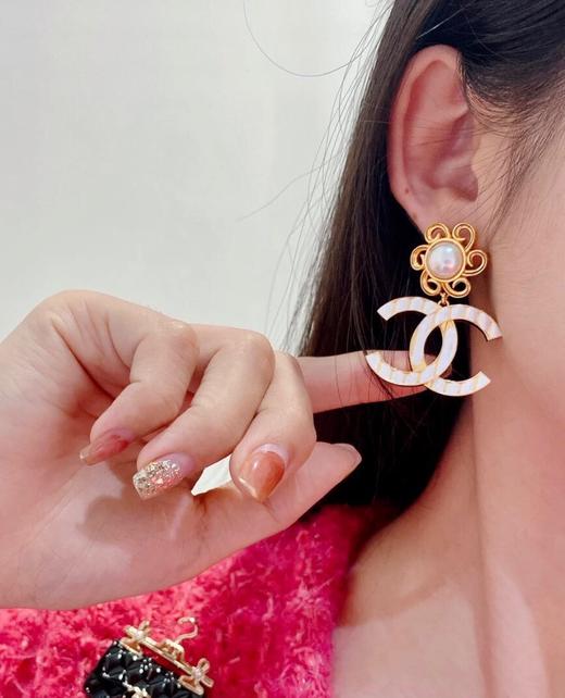 香奈儿花珠吊竖条纹c耳夹（XTY） 商品图1