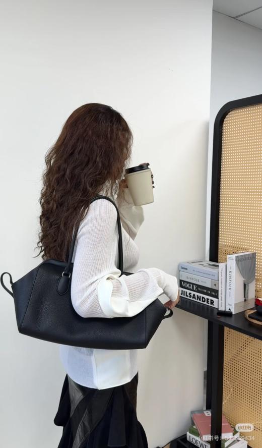 The Row EW 保龄球包，黑色灰色(MM) 商品图9