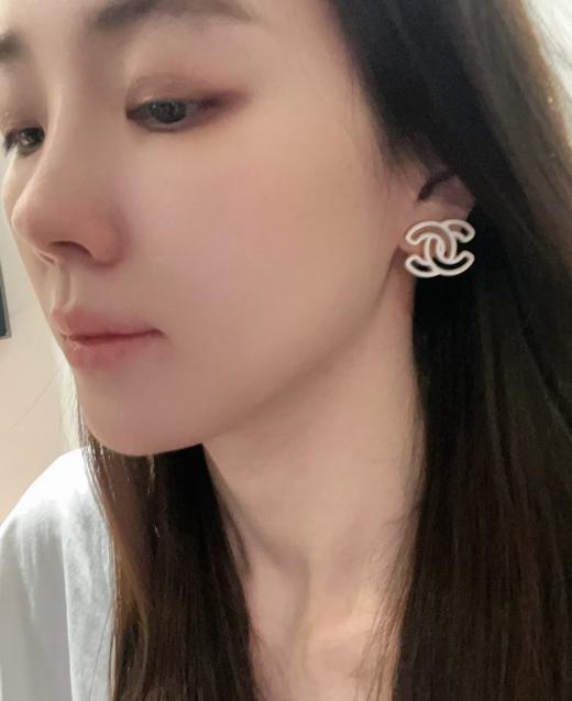 香奈儿 漫画镂空C耳钉白色（XTY） 商品图6