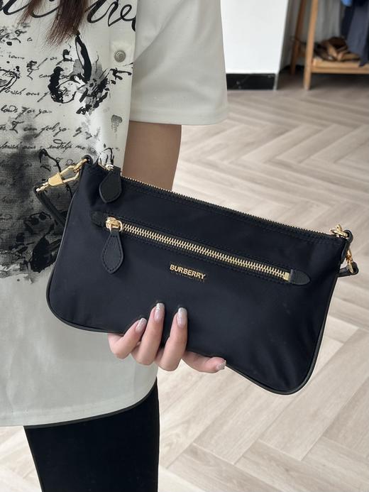 巴宝莉 最新款尼龙腋下包 (MM) 商品图4