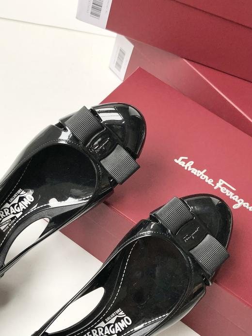 FERRAGAMO菲拉格慕 Vara 皮革 蝴蝶结 粗跟 玛丽珍鞋 （SS） 商品图5