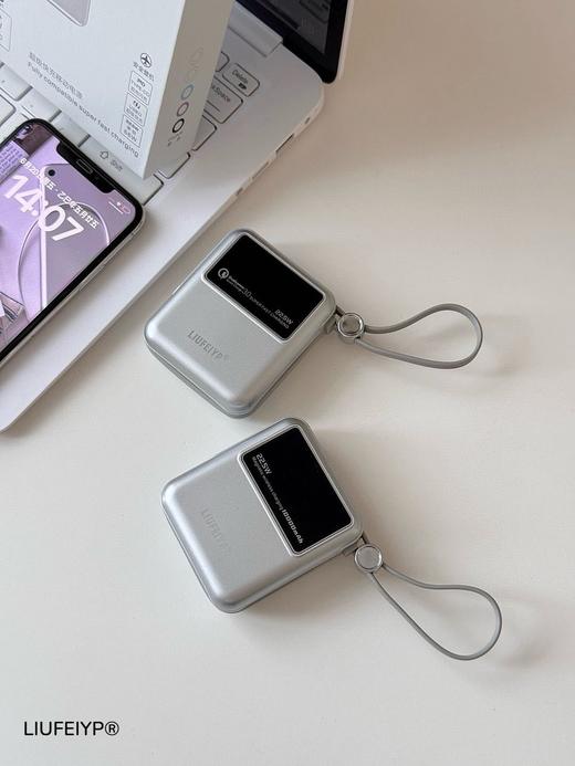 【3C认证 自带双线 可同时4台】方块显示屏超级快充充电宝兼容苹果、安卓（磁吸款和无磁吸款可选） 商品图5