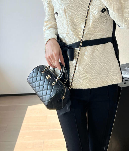 香奈儿 25p春夏 珐琅彩手柄保龄球手拿包（LZ) 商品图7