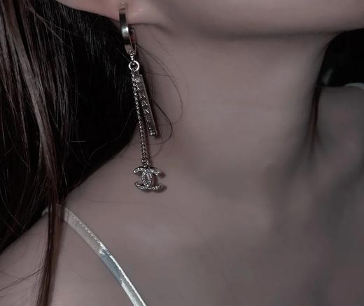 香奈儿 半圈长条双C耳环（XTY） 商品图5