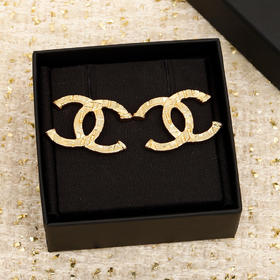 香奈儿  手工坊 浮雕耳钉（XTY）