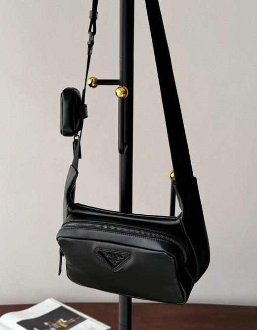 普拉达  Napa牛皮 黑武士男士斜挎包！，So Black酷黑系列（MM） 商品图2