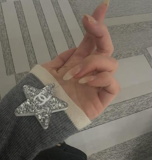 香奈儿 25早春最新款绝美系列 亮片亚克力星星胸针  （XTY） 商品图5