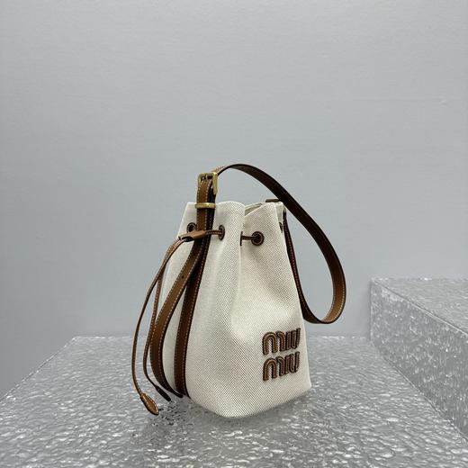 缪缪 24ss 秀款帆布水桶包(MM) 商品图2