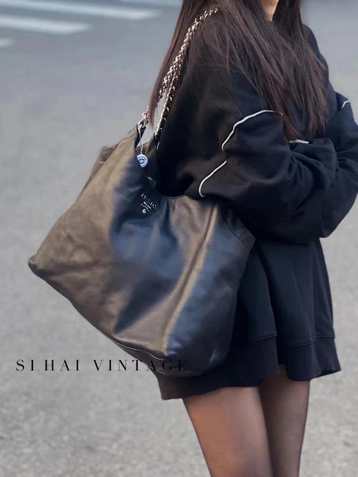 普拉达  23秋冬王炸包包，黑银大托特谁见谁爱！ （MM） 商品图1