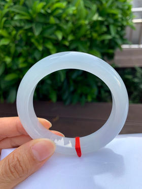 620414，57圈口，冰晴正圈平安镯，淡晴底色，种老水足，冰润有光感