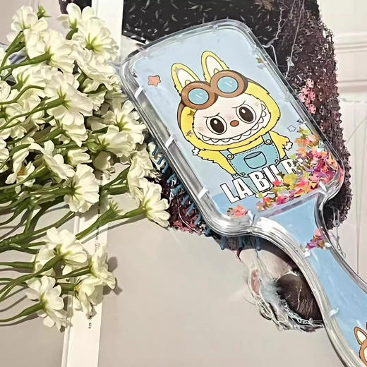 【敲可爱！拉布布气垫梳】卡通高颜值LABUBU流沙亮片美发梳按摩气囊梳。ry 商品图7