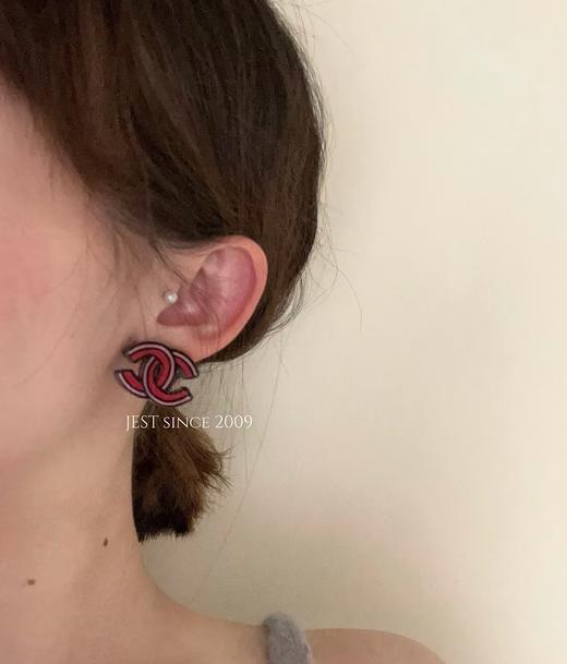 香奈儿 漫画亚克力双C大耳钉（XJ） 商品图6