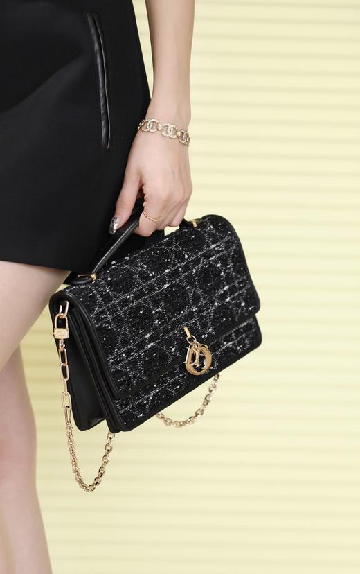 迪奥 Miss Dior字母吊坠可拆卸可调节肩带藤格 纹粗花呢 单肩斜挎手提包 女款黑色  （ZB*MDL） 商品图7