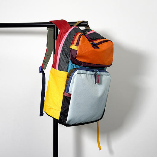 多巴胺撞色轻便大容量登山双肩包！2025休闲多功能双肩包书包中性款！ 商品图0