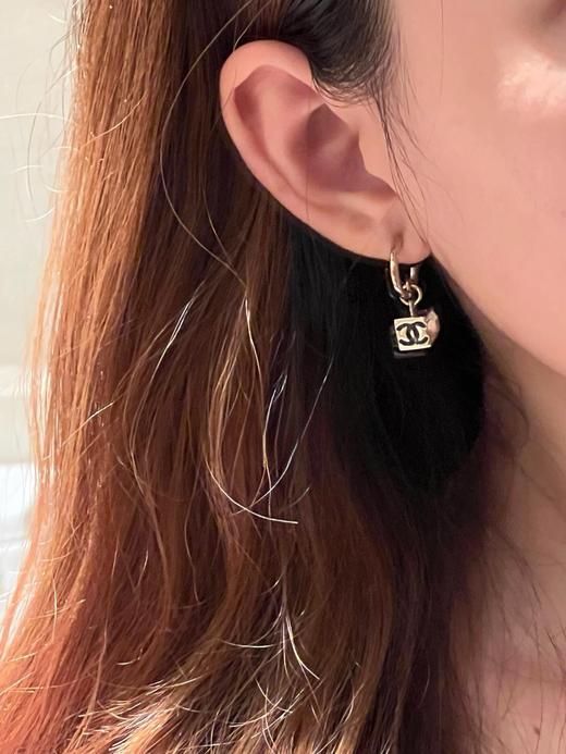 香奈儿 25早春最新款绝美系列小方粒耳钩（XTY） 商品图5