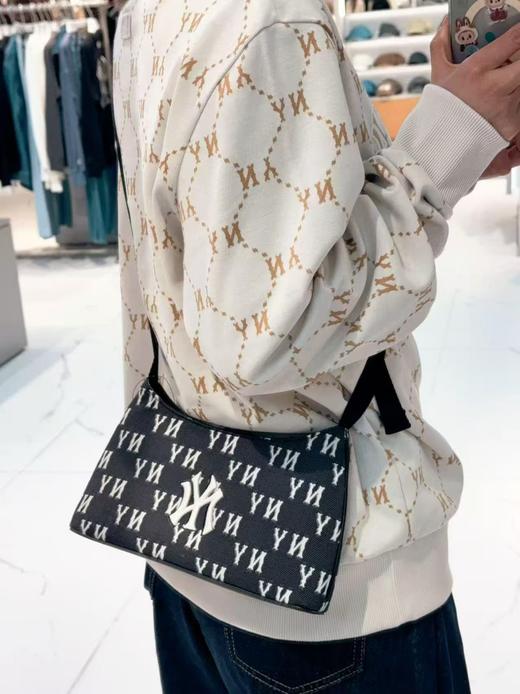 MLB腋下包 出韩国订单 本季这款具有极高辨识度!老花+腋下最时尚组合（SS） 商品图8