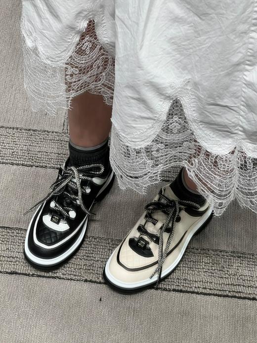 香奈儿 新款 米兰走秀运动鞋  双C方圆头系带休闲鞋（DBG） 商品图3