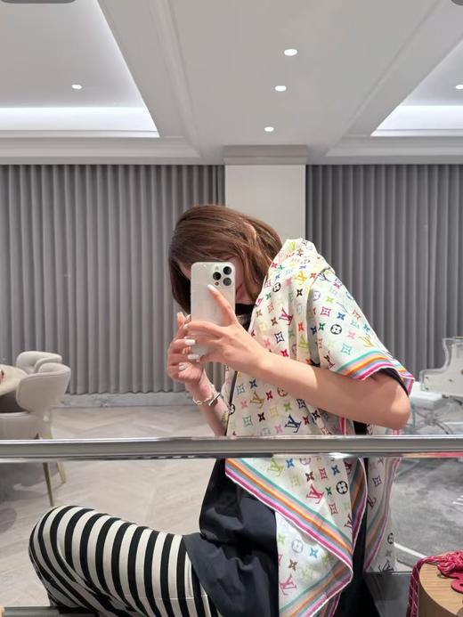 驴家 2025 新款白三彩 x 村上隆系列丝巾LV x TM Monogram Multicolor 方巾 特别难买的款式柜子（ZT*DSX） 商品图1