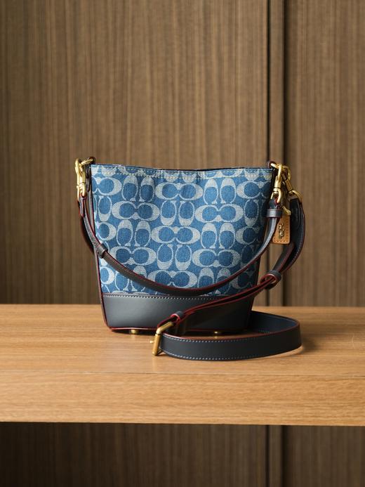 蔻驰/新款品丹宁系列  水桶斜挎手提包（SS） 商品图7