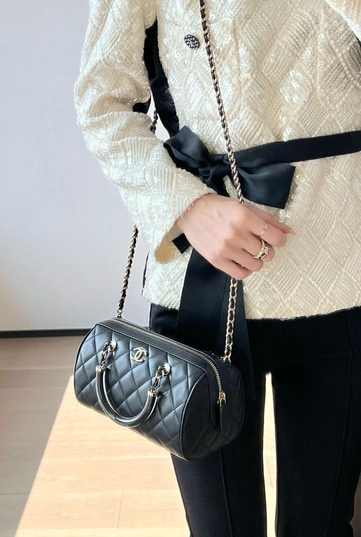 香奈儿 25p春夏 珐琅彩手柄保龄球手拿包（LZ) 商品图3