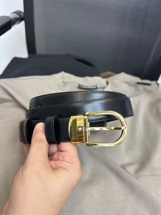 原单正品万宝龙  休闲皮带
3.0宽度  长1.2米   自由裁剪 和专柜唯一的区别是没有原包装 
保真 省两三千
金色 黑色 商品图9