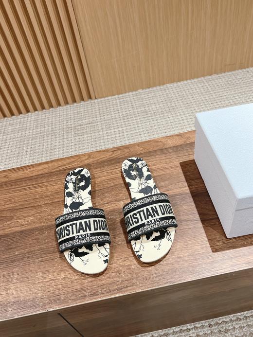 迪奥  春夏新款升级刺绣拖鞋 （DBG） 商品图2