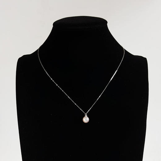 【天然正品】AU750精品白金镶钻镶天然约8.8MM近无暇正圆akoya海水珍珠吊坠项链130625NJM02 现售价：980（特价） 商品图7