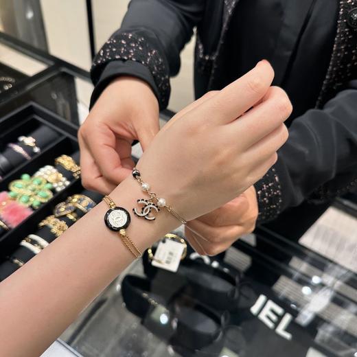 香奈儿 24B早秋最新款绝美系列 黑花边白c珍珠手链（XTY） 商品图7