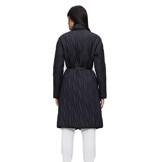 波司登 女V领轻薄绗线羽绒长外套羽绒服 B20134782 商品图3