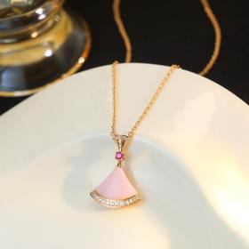 宝格丽  蛋白粉小裙子   项链  （XTY）