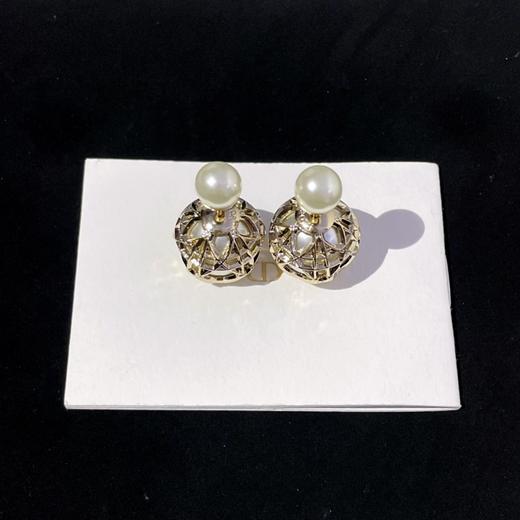 迪奥  新款藤格纹镂空珍珠耳钉 （XTY） 商品图2