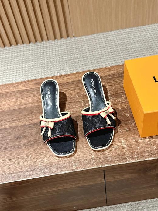 驴家 LV 2025/ss新款丹宁牛仔系列小蝴蝶猫跟拖鞋 印花拖鞋 （DBG） 商品图3