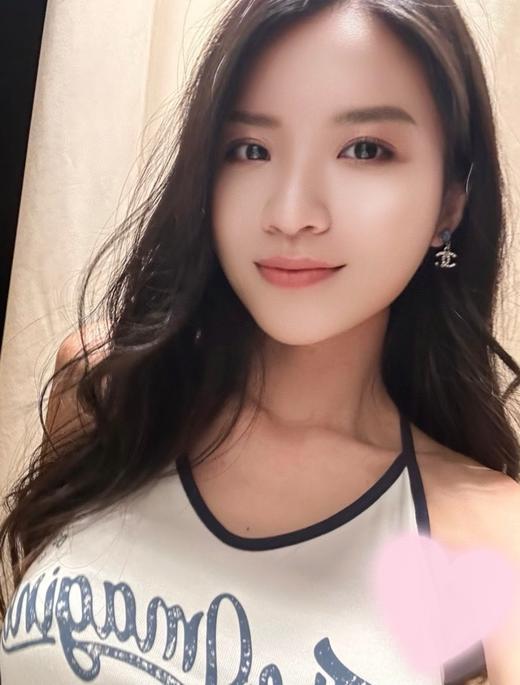 香奈儿 25P最新系列 小蓝/小粉爱心吊c耳钉（XTY） 商品图7