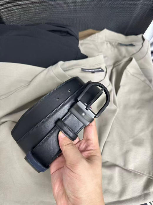 原单正品万宝龙  休闲皮带
3.0宽度  长1.2米   自由裁剪 和专柜唯一的区别是没有原包装 
保真 省两三千
金色 黑色 商品图2