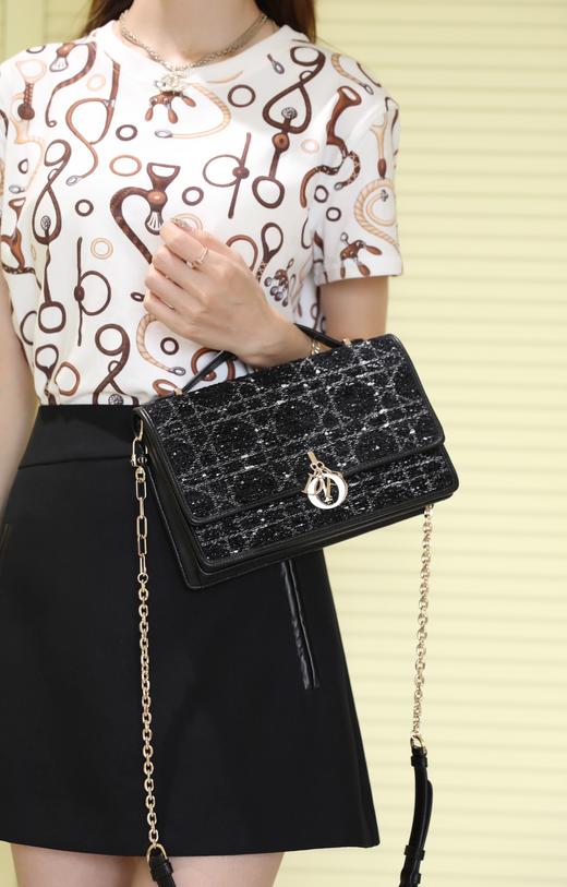 迪奥 Miss Dior字母吊坠可拆卸可调节肩带藤格 纹粗花呢 单肩斜挎手提包 女款黑色  （ZB*MDL） 商品图8