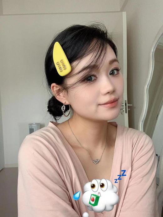 谁还没有个miumiu发夹！我真的会心痛的！ 戴上简直就是小甜心～巨巨巨好看好甜（CO） 羊皮款 商品图1