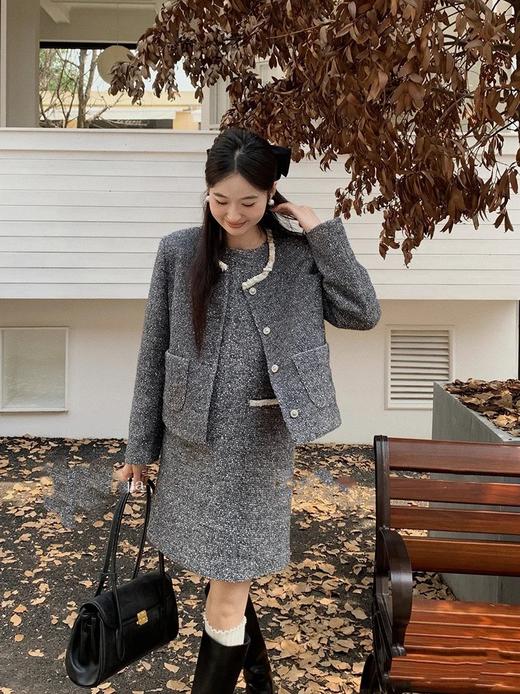 缪缪 2024 秋冬系列全新登场！新款方形锁扣翻盖包（LZ) 商品图2