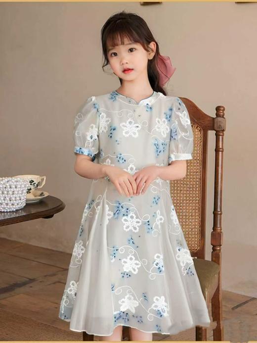 【孩提精灵】蓝色旗袍风刺绣花朵童连衣裙-喜出 商品图1