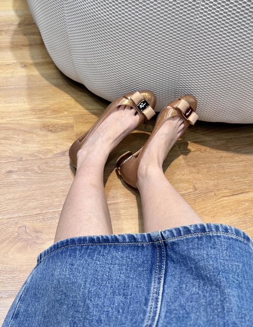 FERRAGAMO菲拉格慕 Vara 皮革 蝴蝶结 粗跟 玛丽珍鞋 （SS） 商品图7