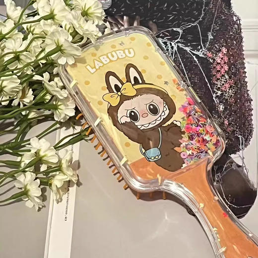 【敲可爱！拉布布气垫梳】卡通高颜值LABUBU流沙亮片美发梳按摩气囊梳。ry 商品图5
