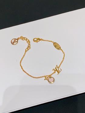 驴家   粉色爱心四叶草字母细手链  （XTY）