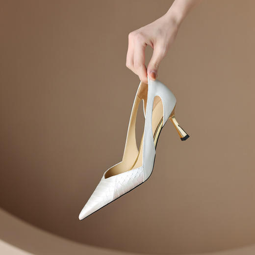 【预售5天】欧美轻奢蛇皮牛皮尖头气质高跟鞋性感浅口镂空电镀金属细跟单鞋女DB&M5605 商品图2