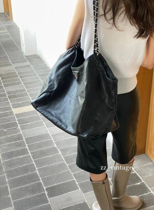 普拉达  23秋冬王炸包包，黑银大托特谁见谁爱！ （MM） 商品图8