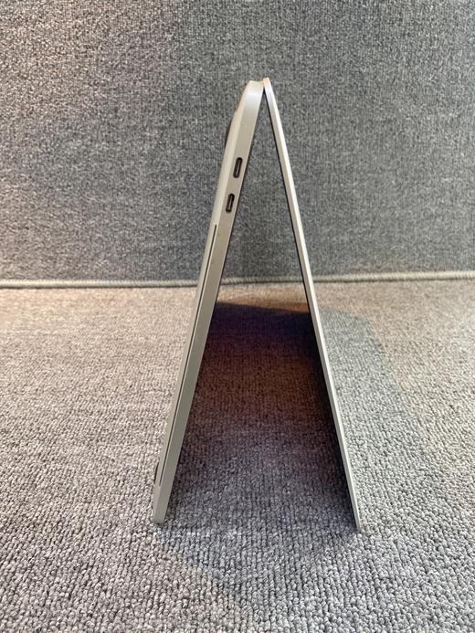 编号U7MD6Q-2019款MacBook Pro 16寸高配，9.9新完美成色，配置：i9-八核-2.3GHz/16G内存/1T固盘/4G独显/3K超高清显示屏/亮银色合金机身，官网原价22999元 商品图6