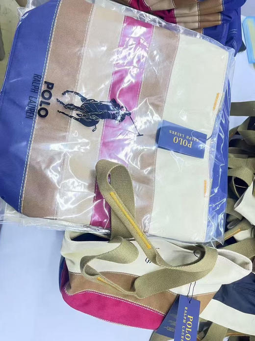 原单正品 Polo 拉夫劳伦全纯棉帆布手提包。简约校园风，休闲大容量，轻便女款。2025年最新款条纹拼色刺绣小马帆布包来袭。 商品图3