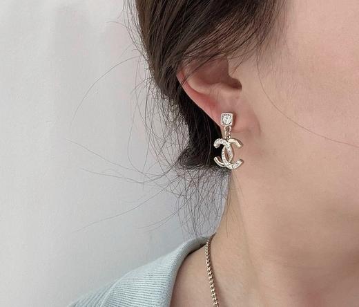 香奈儿  24P新款耳钉 金色方块水钻双C吊坠耳环 （XTY） 商品图4