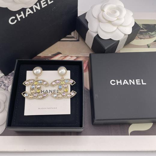 香奈儿 25春夏最新款绝美系列 香白珠吊彩星c耳钉（XTY） 商品图0