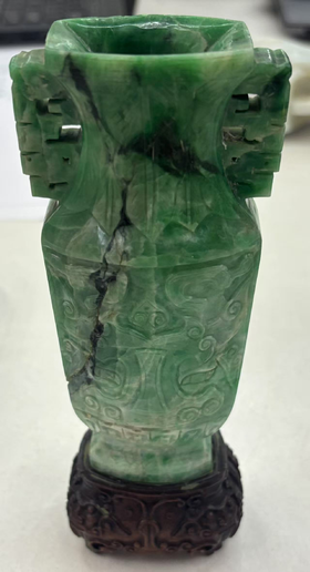 翡翠仿青铜纹饰双耳瓶