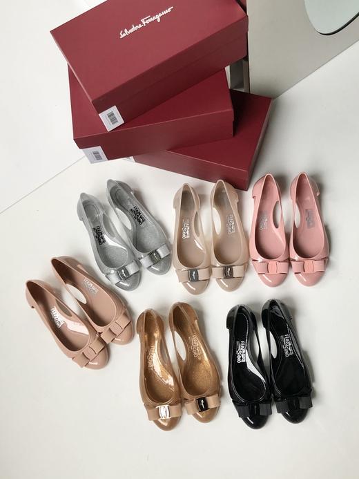 FERRAGAMO菲拉格慕 Vara 皮革 蝴蝶结 粗跟 玛丽珍鞋 （SS） 商品图0